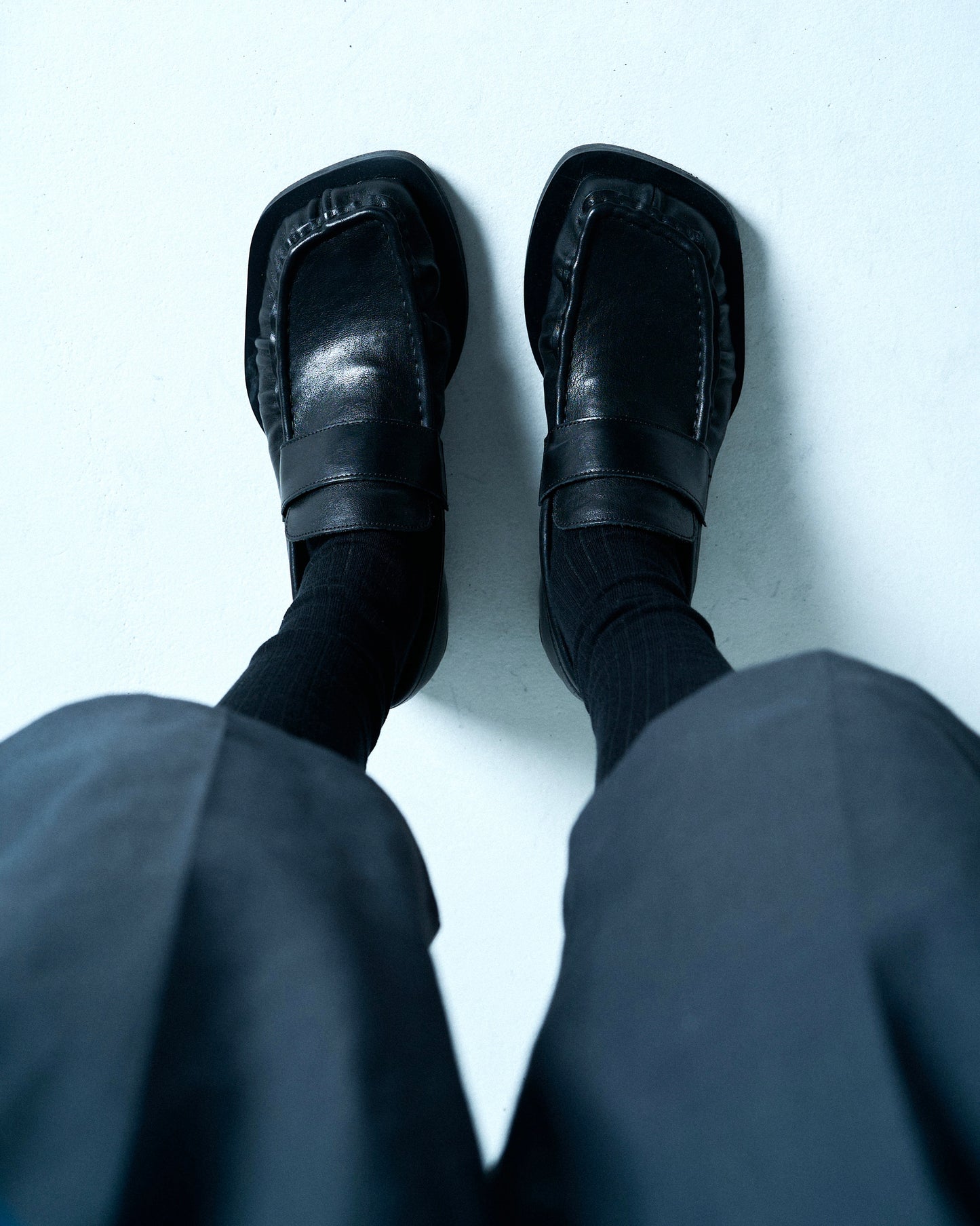 GATHERED COW LEATHER LOAFER