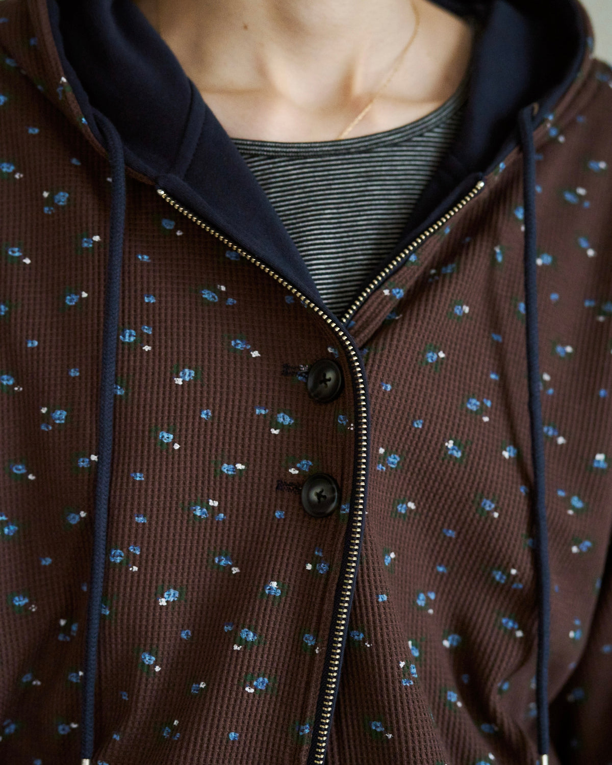 REVERSIBLE FLOWER THERMAL HOODIE