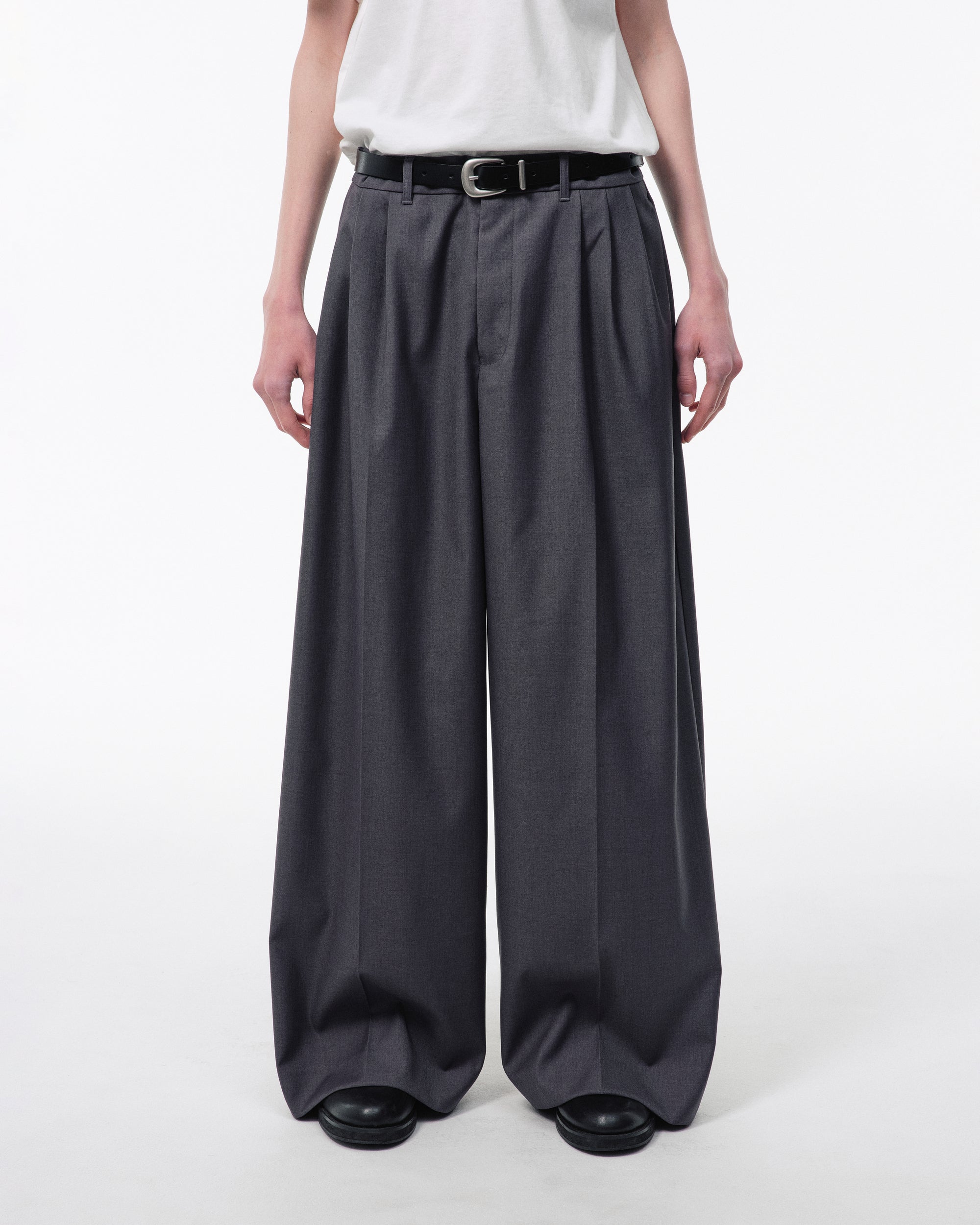 3 TUCK WIDE BAGGY SLACKS – CAMPHOR WOOD - OFFICIAL ONLINE STORE