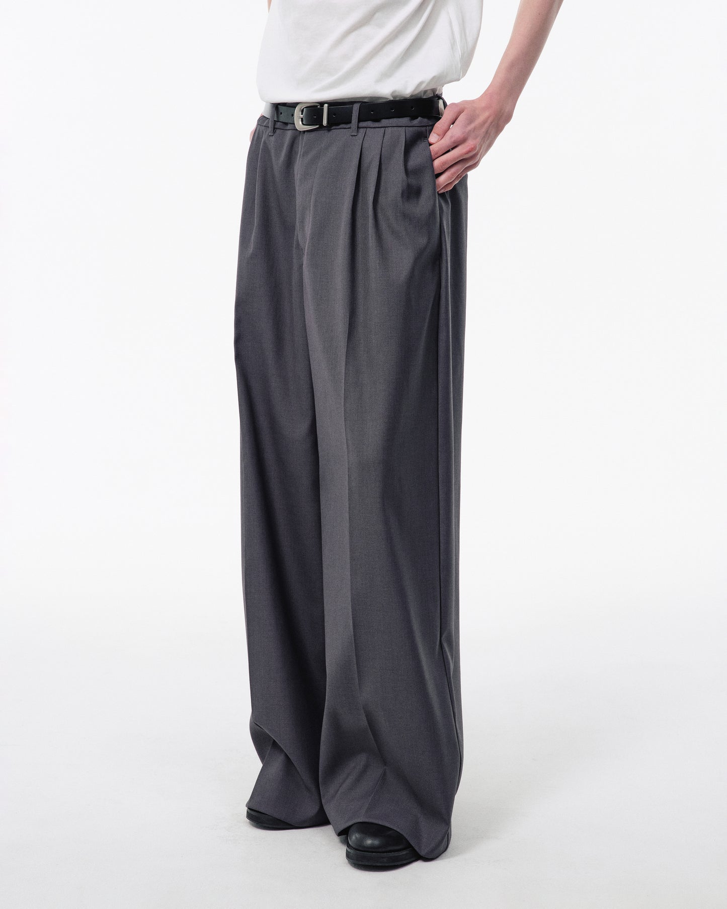 3 TUCK WIDE BAGGY SLACKS