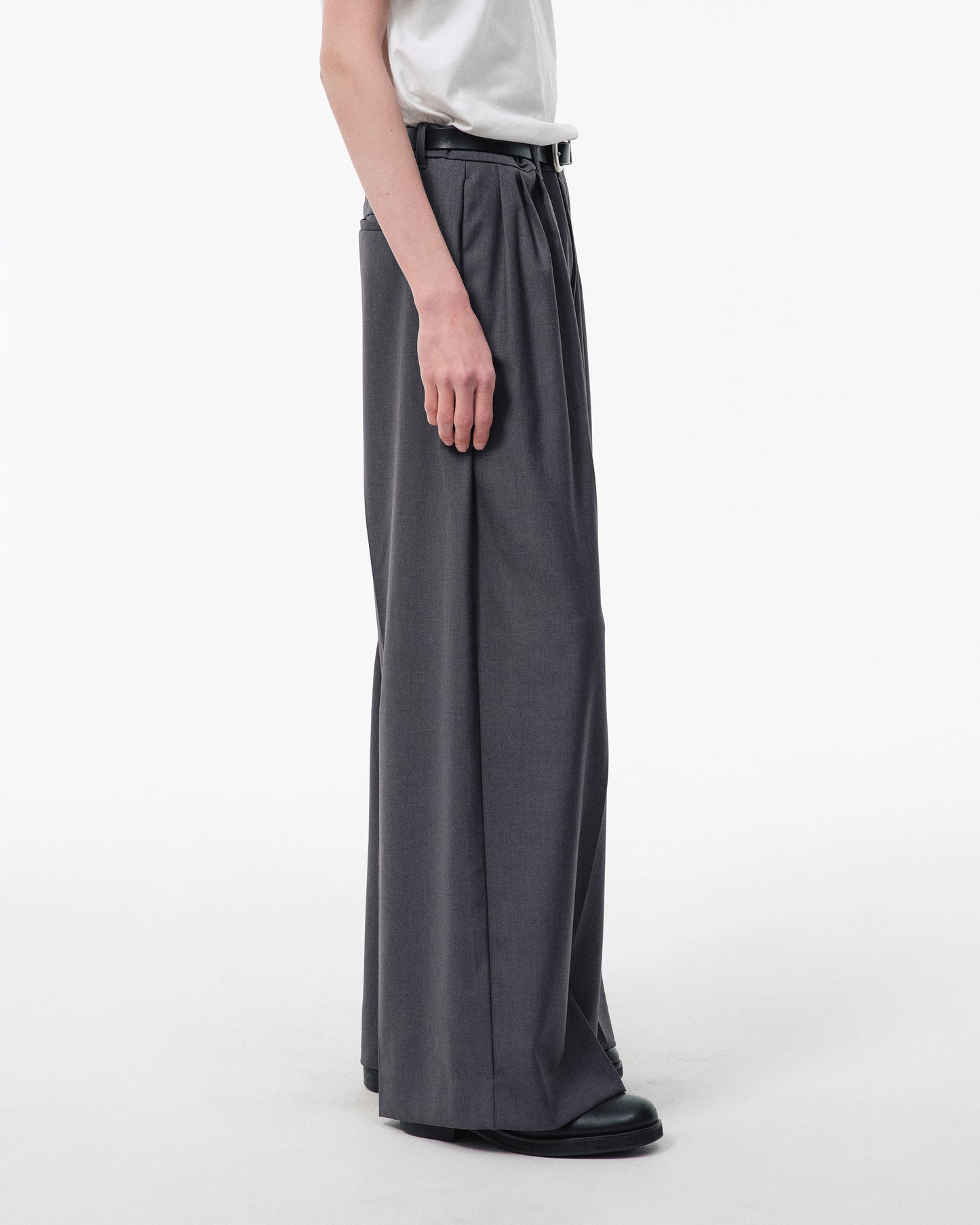 3 TUCK WIDE BAGGY SLACKS