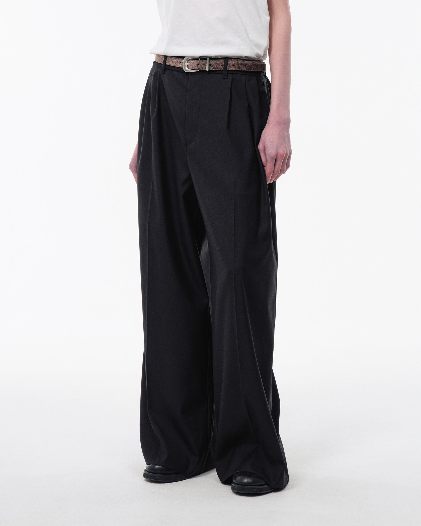 3 TUCK WIDE BAGGY SLACKS