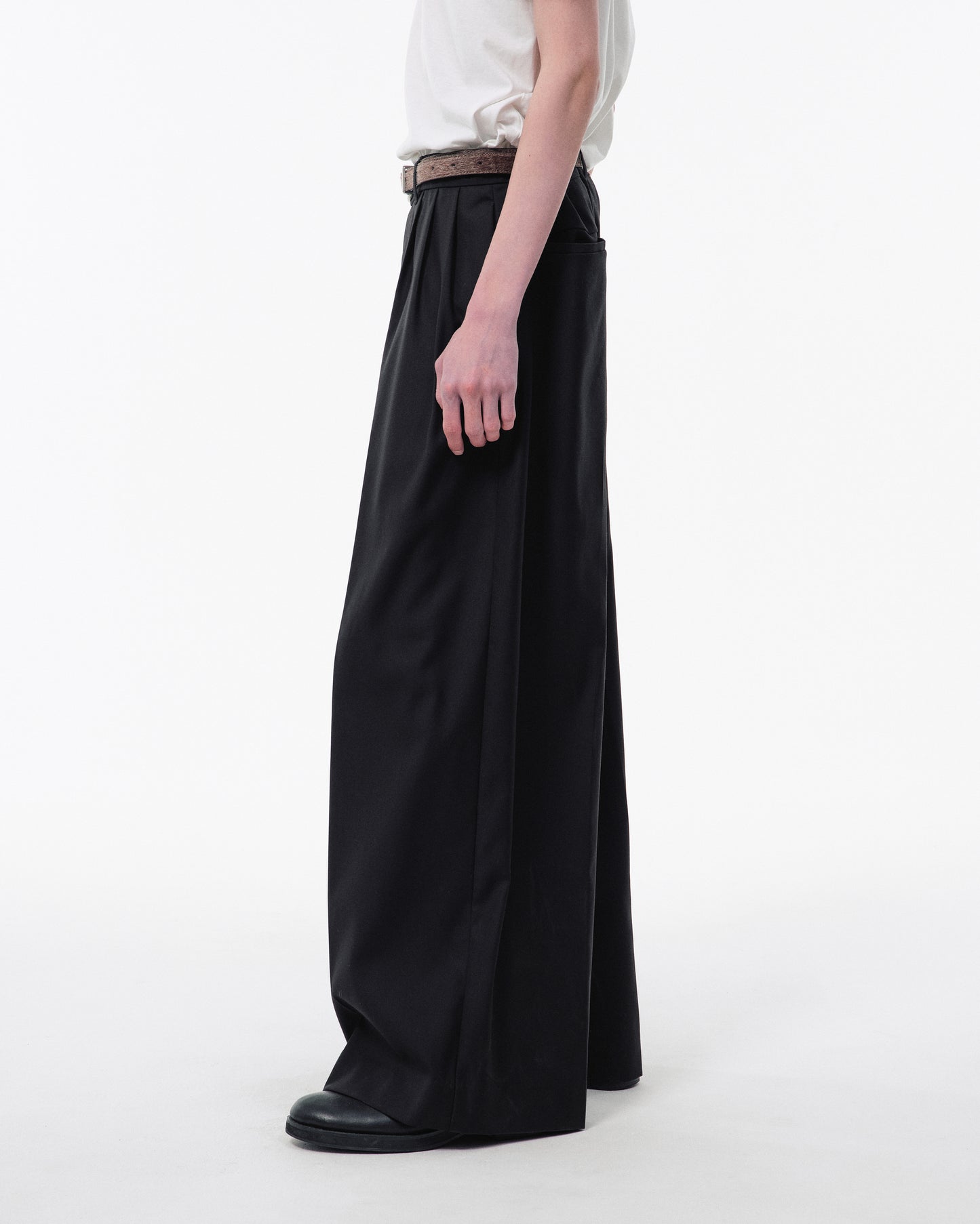 3 TUCK WIDE BAGGY SLACKS