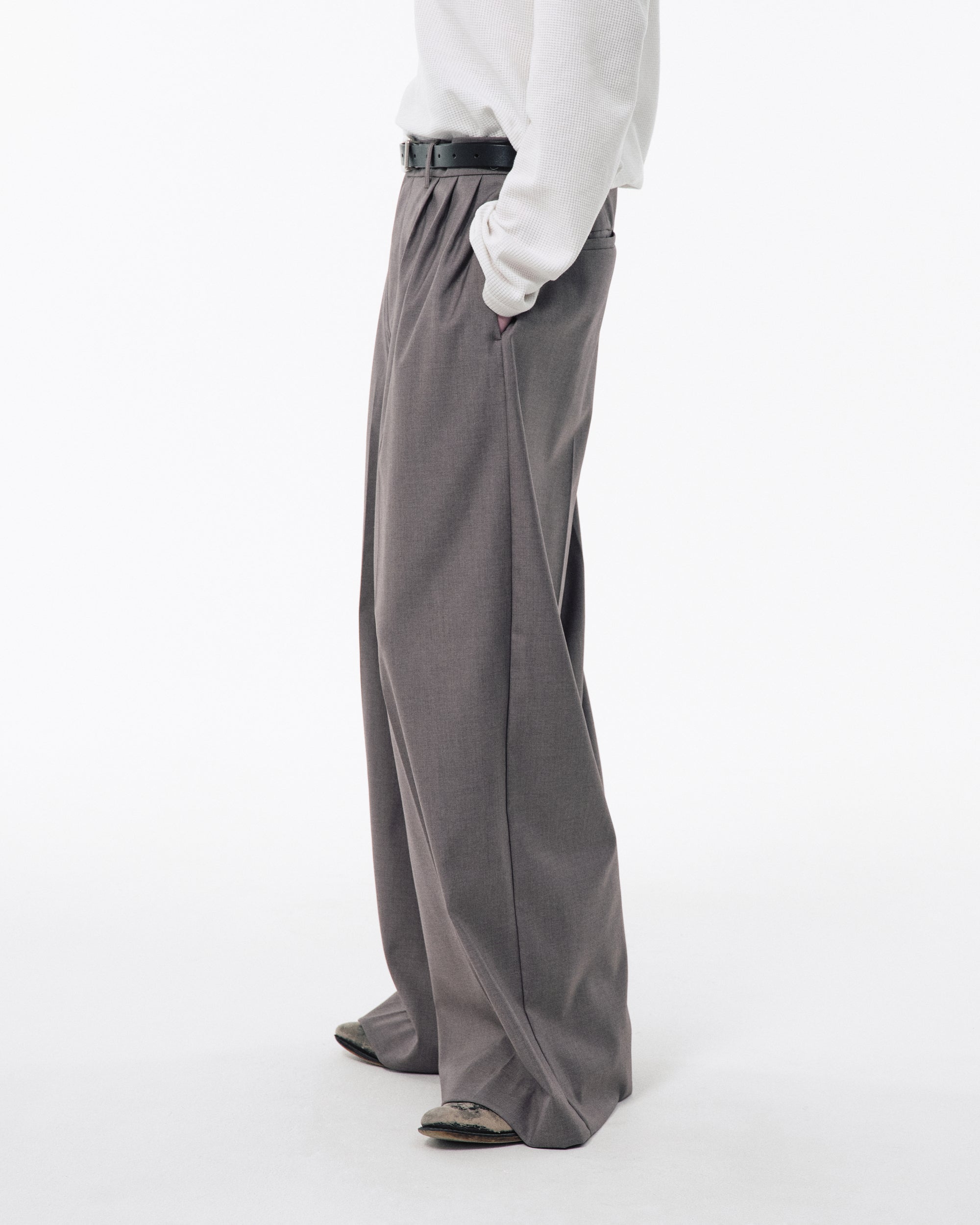 3 TUCK WIDE BAGGY SLACKS – CAMPHOR WOOD - OFFICIAL ONLINE STORE