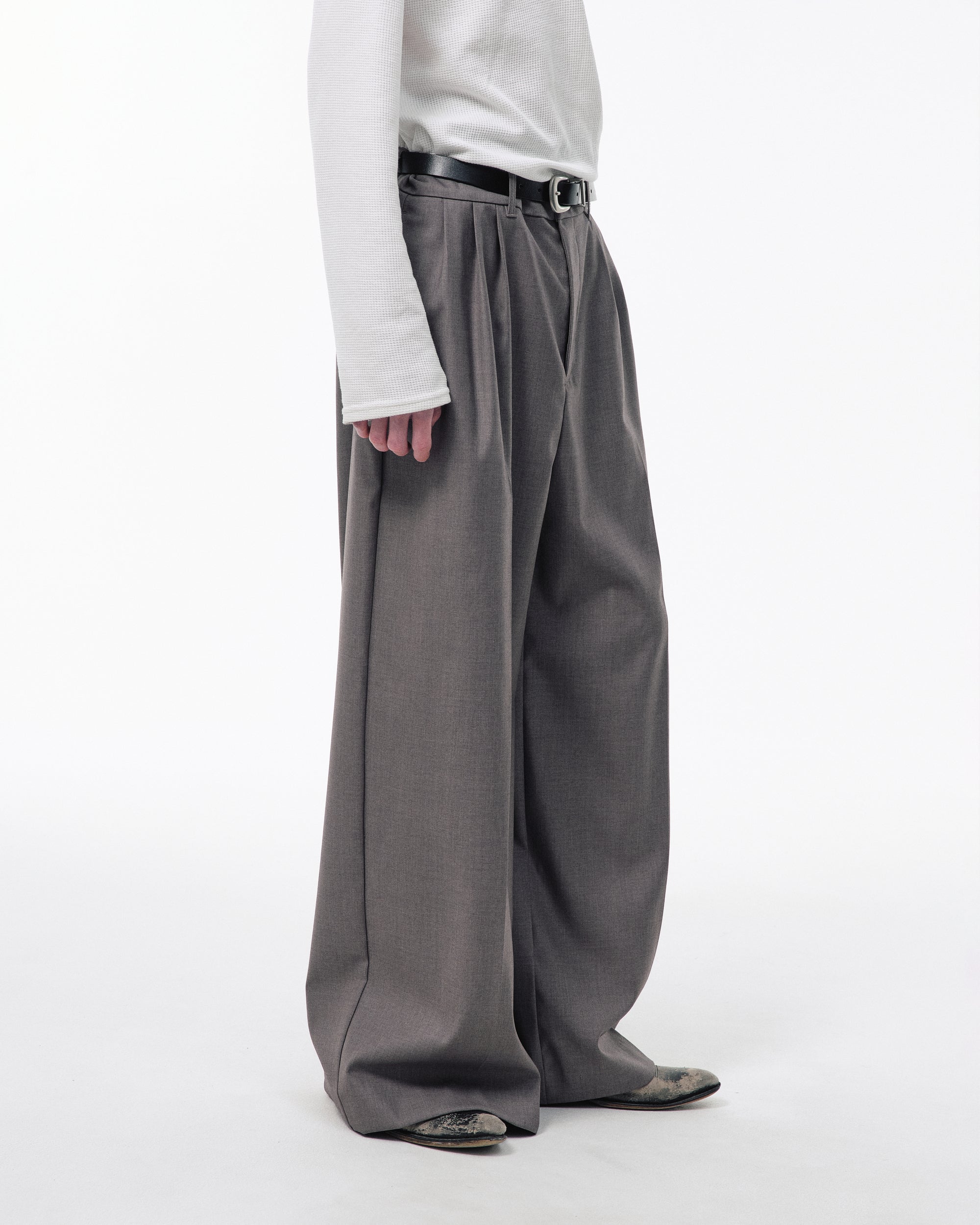 3 TUCK WIDE BAGGY SLACKS – CAMPHOR WOOD - OFFICIAL ONLINE STORE
