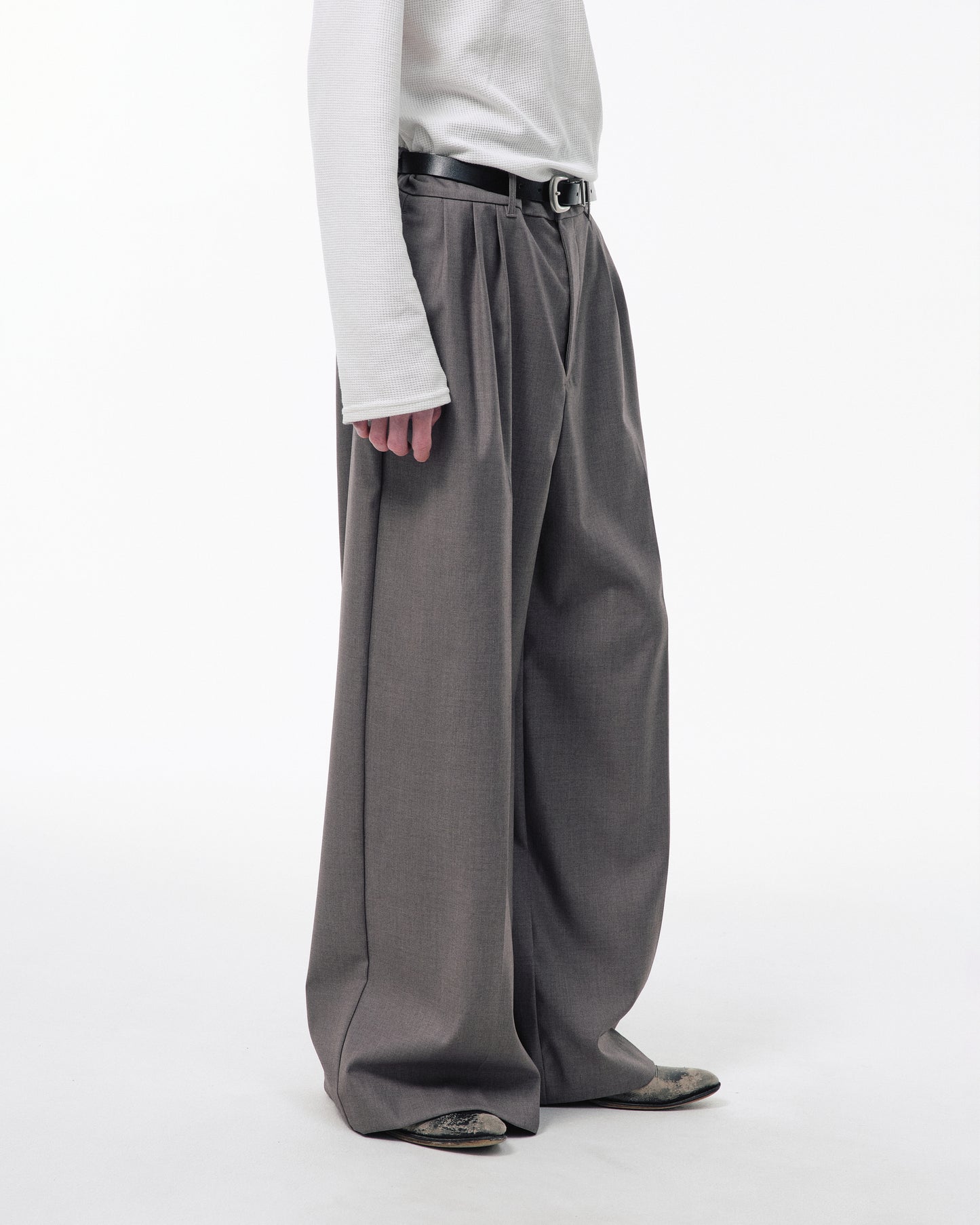3 TUCK WIDE BAGGY SLACKS