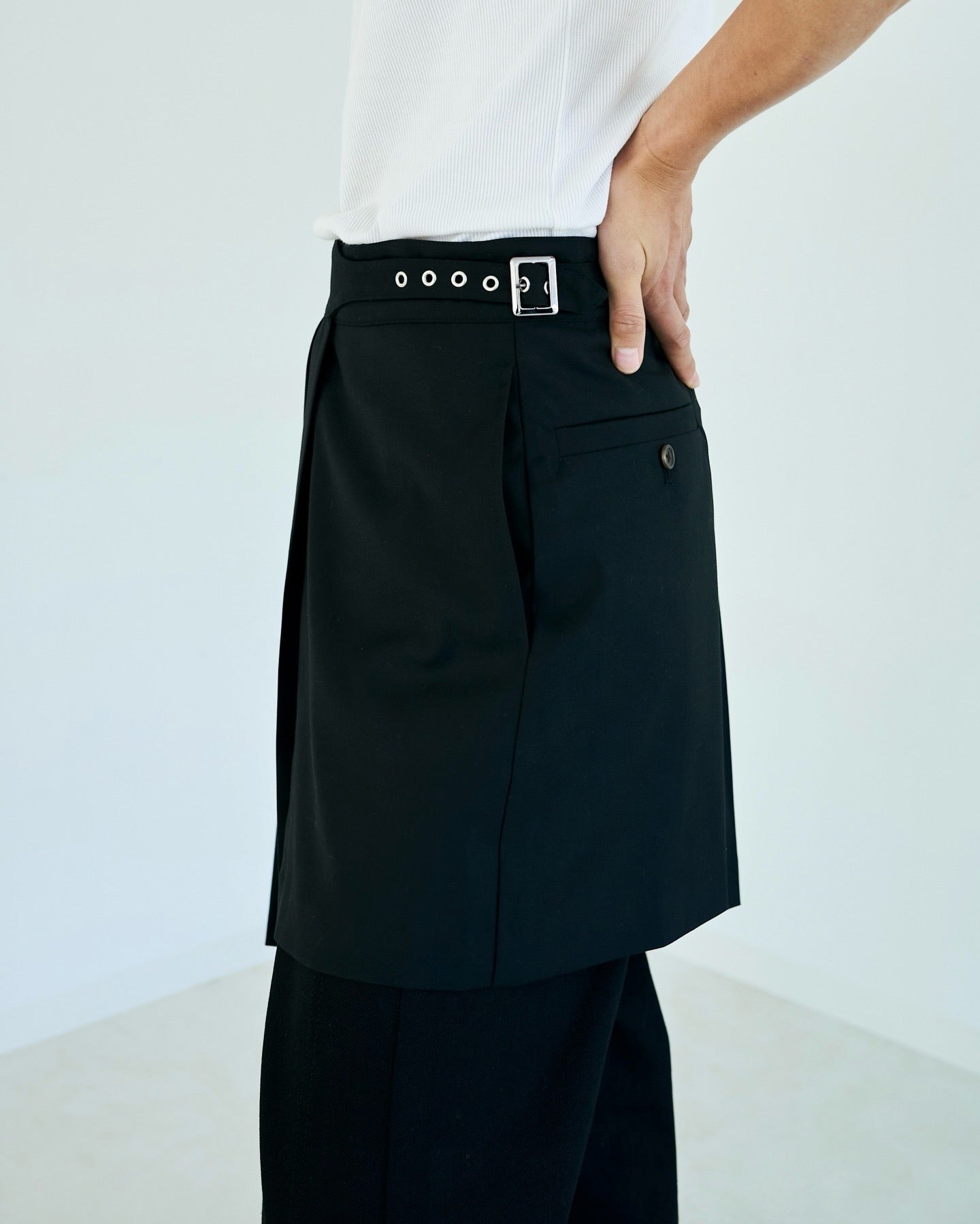 EYELET PLEATS WRAP SKIRT