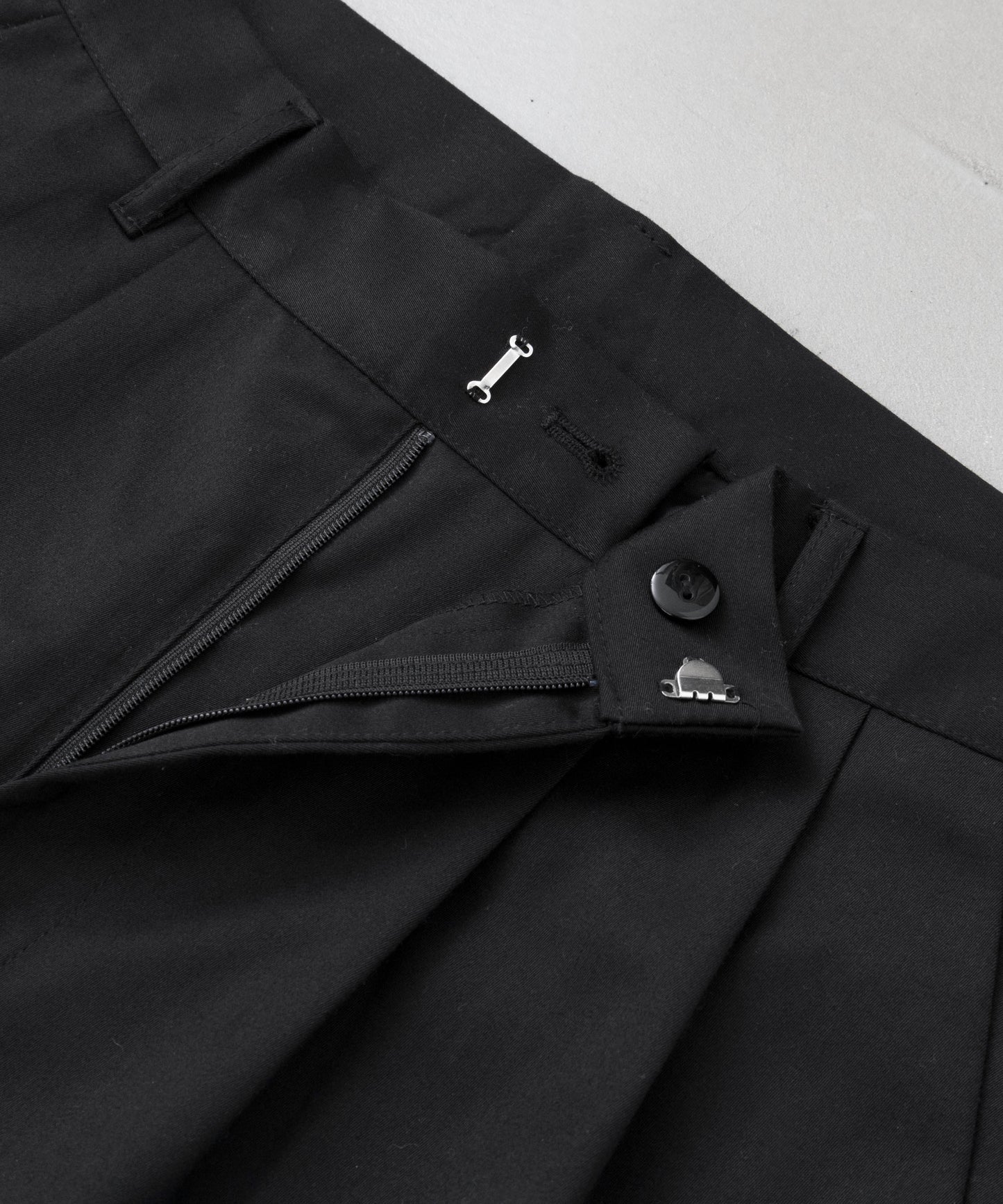 2tuck wide baggy flare slacks