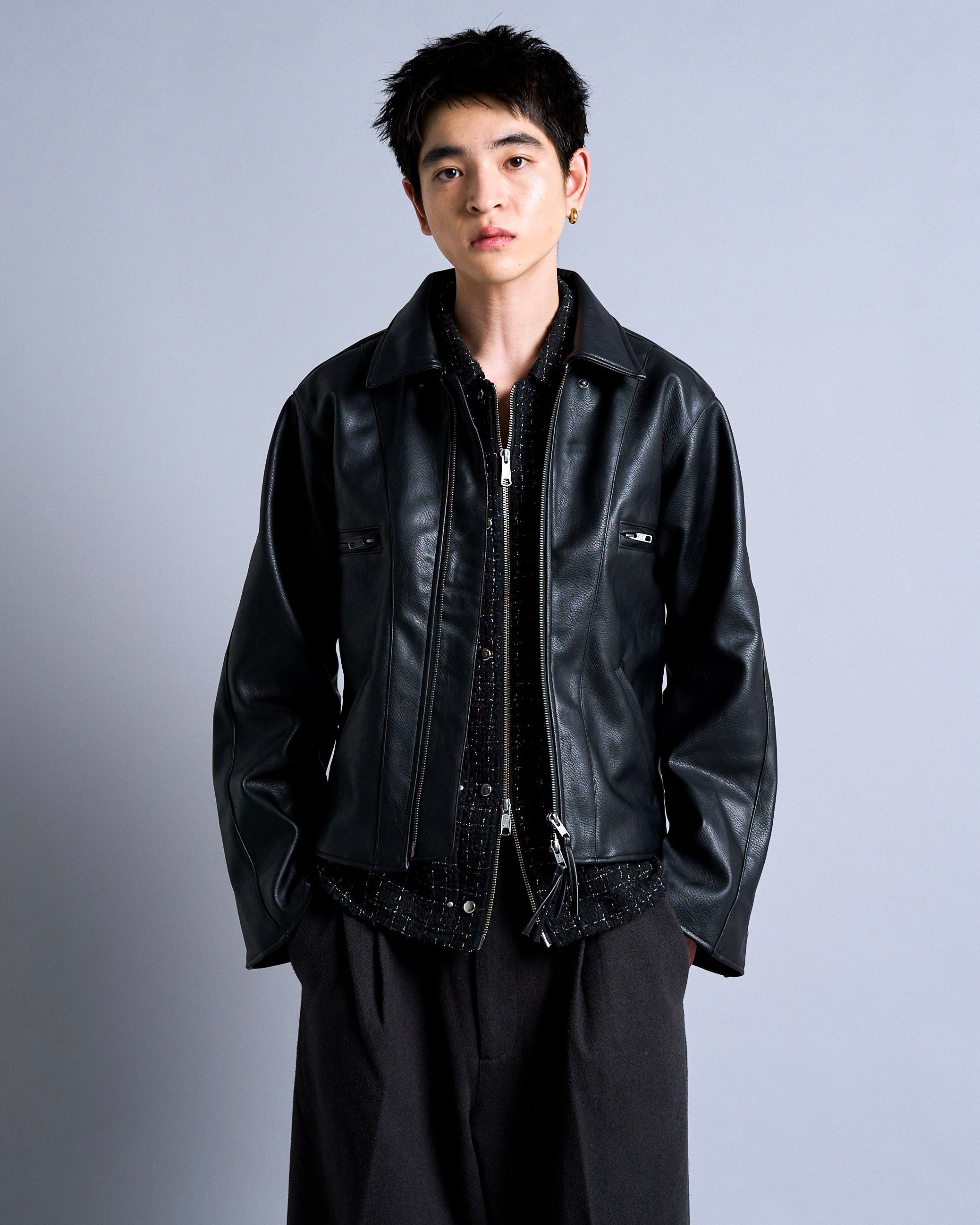short length zipped PU-leather sport jacket – CAMPHOR WOOD