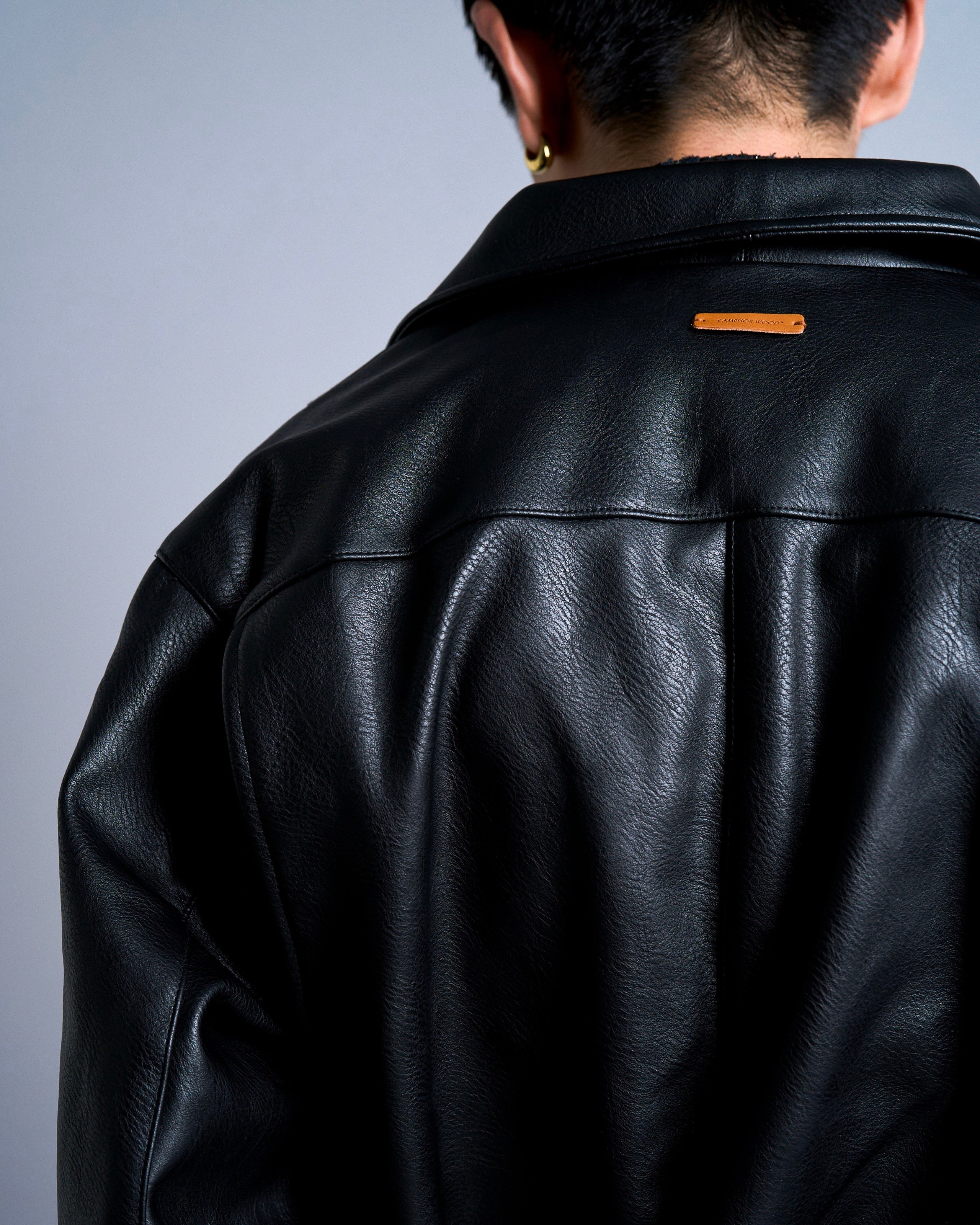 short length zipped PU-leather sport jacket – CAMPHOR WOOD