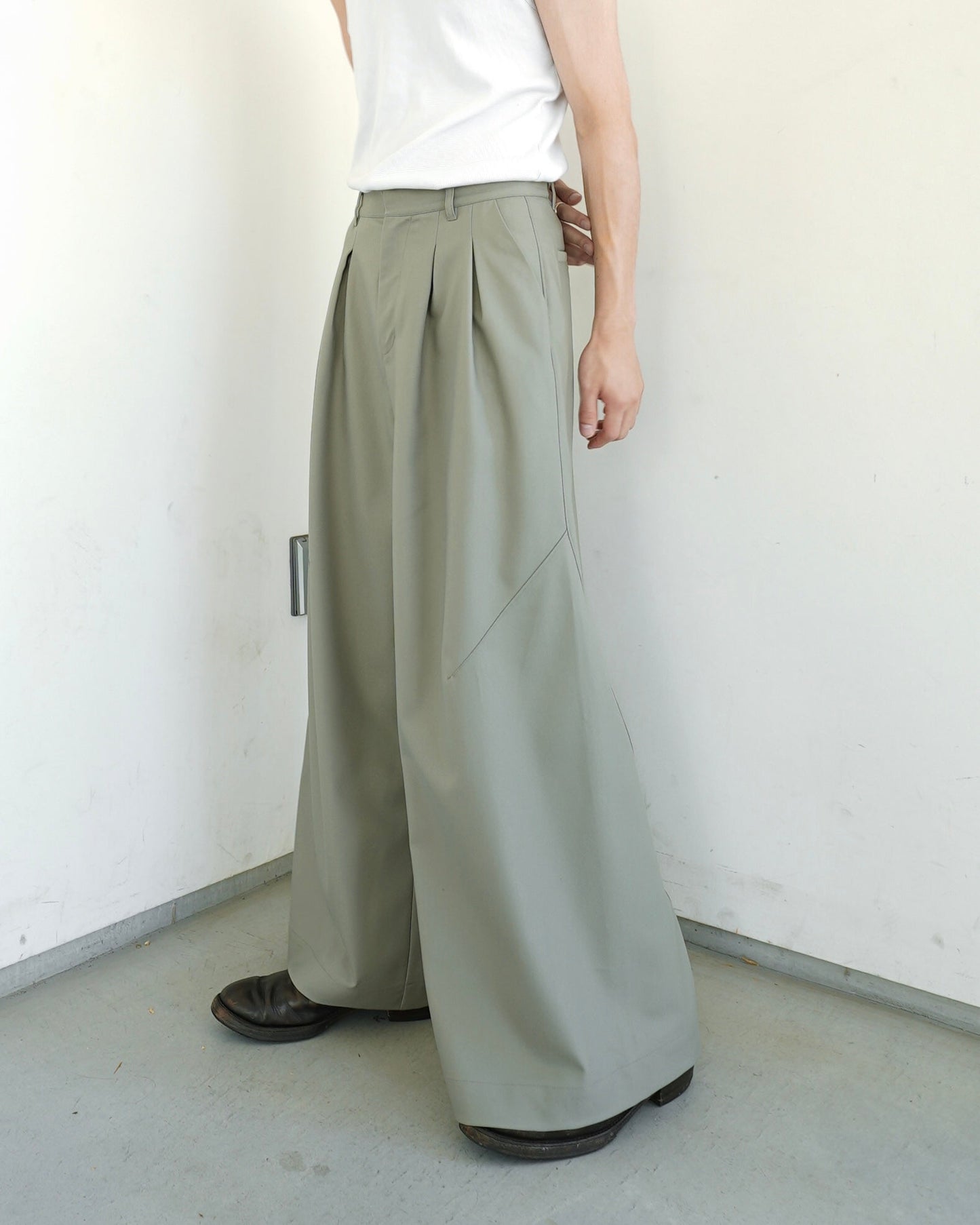 2tuck super baggy slacks