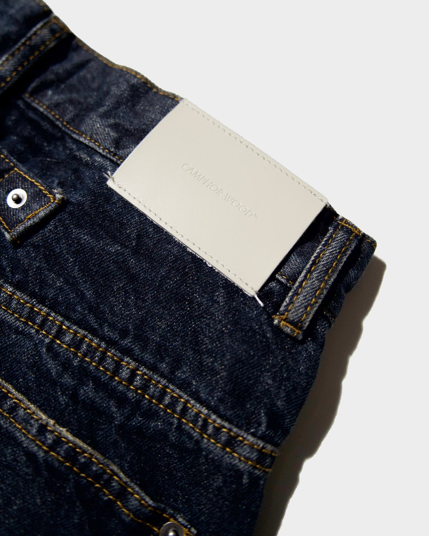 CRUSH FADE SIDE SEEM BOOTS CUT JEANS