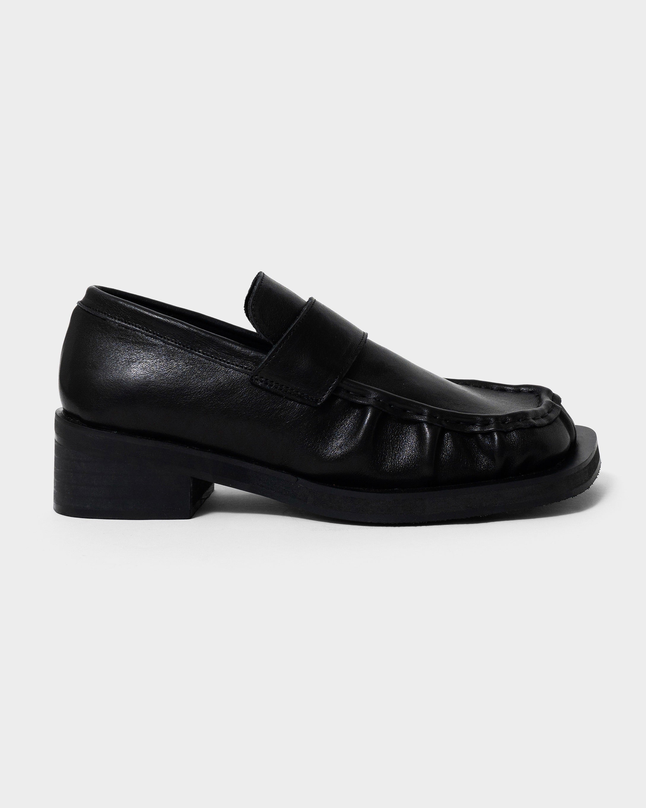 GATHERED COW LEATHER LOAFER – CAMPHOR WOOD - OFFICIAL ONLINE STORE