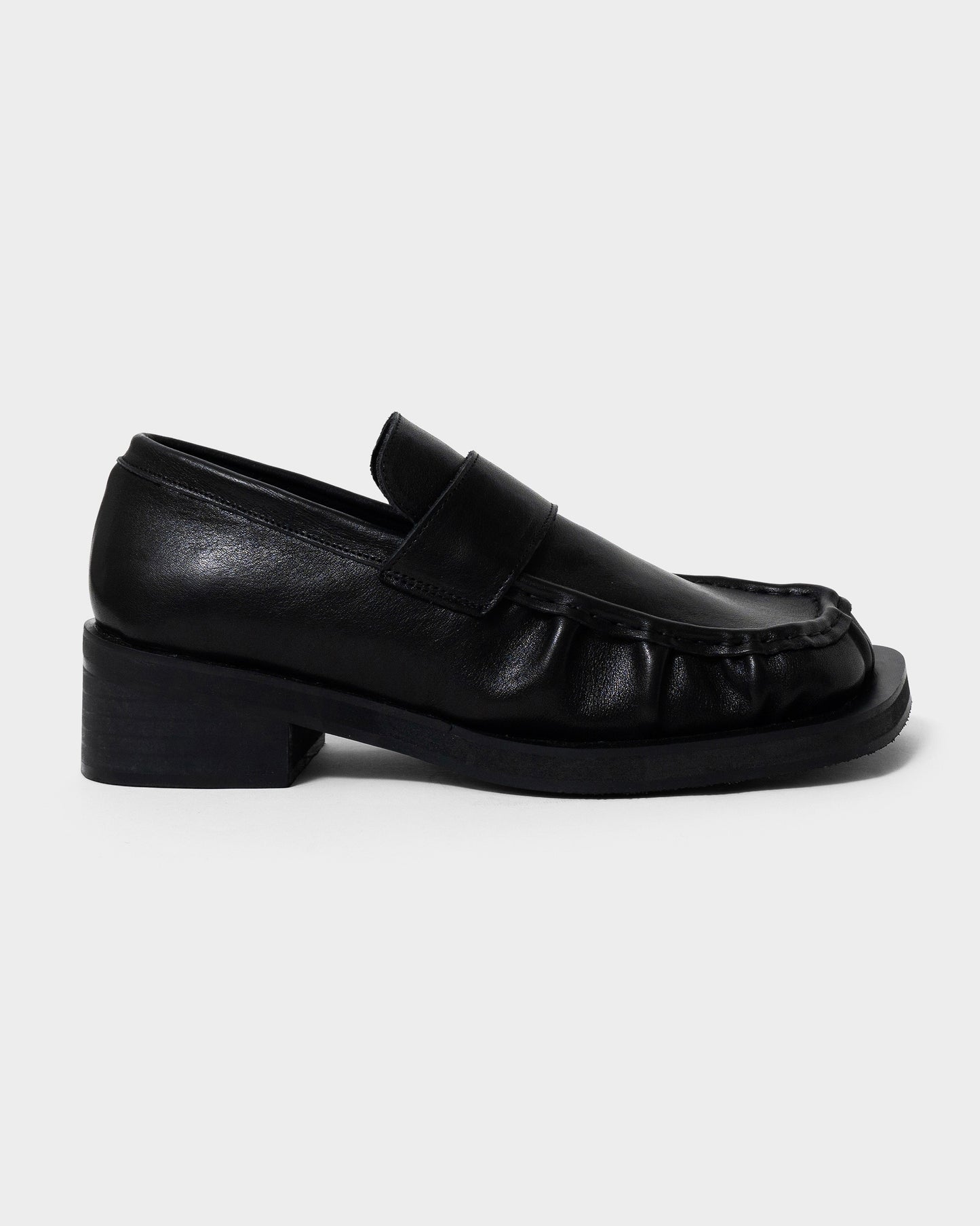 GATHERED COW LEATHER LOAFER
