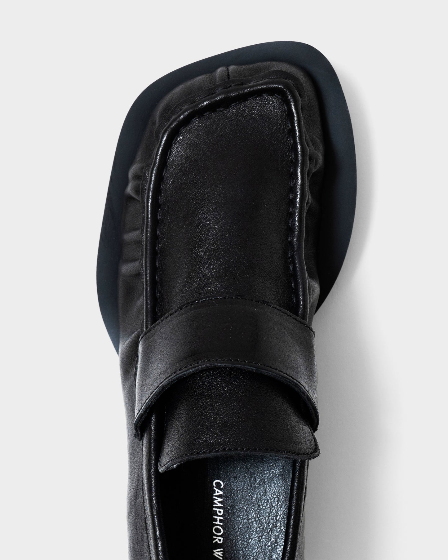 GATHERED COW LEATHER LOAFER