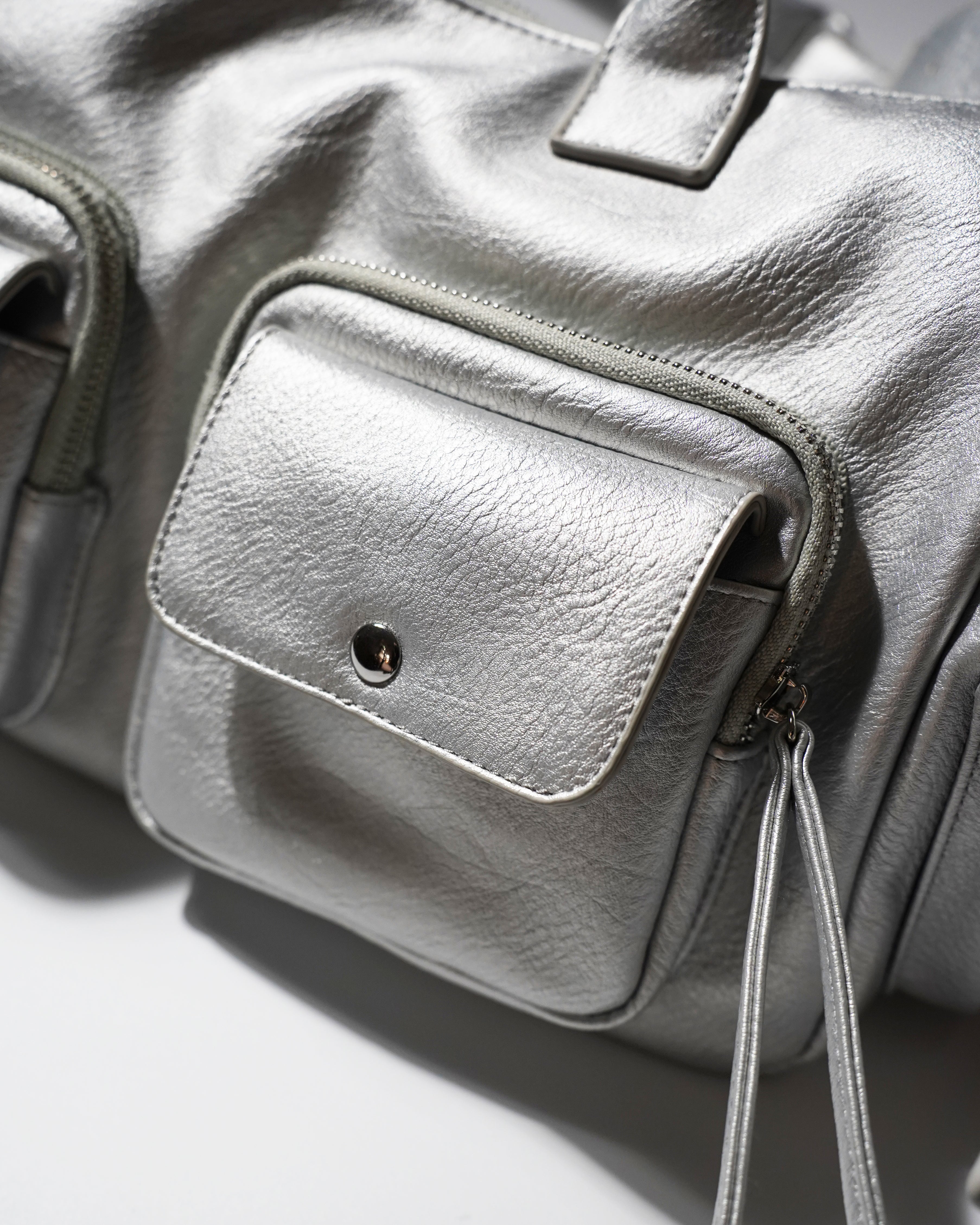FAUX LEATHER MULTI POCKET SHOULDER BAG - SILVER – CAMPHOR WOOD