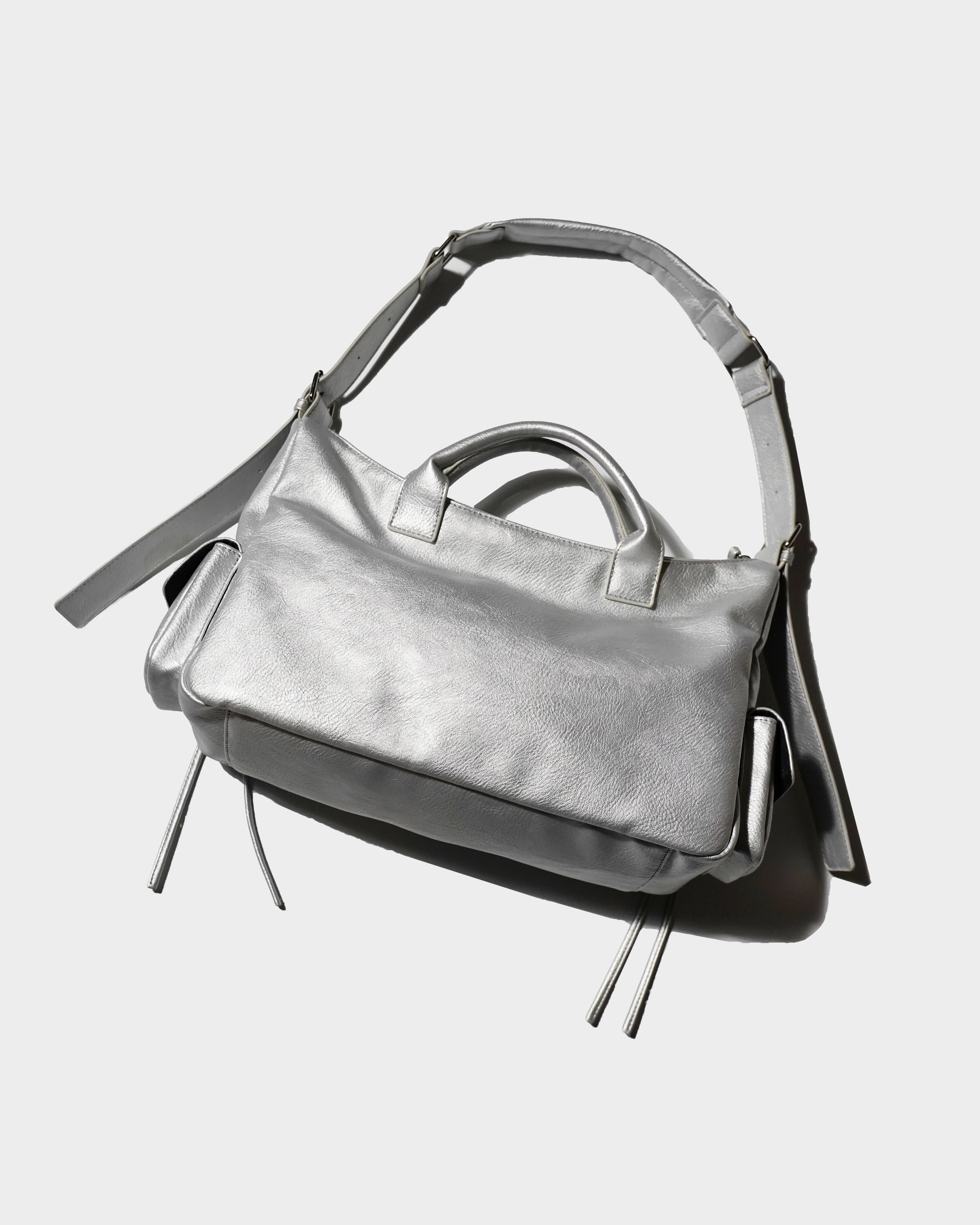 FAUX LEATHER MULTI POCKET SHOULDER BAG - SILVER – CAMPHOR WOOD