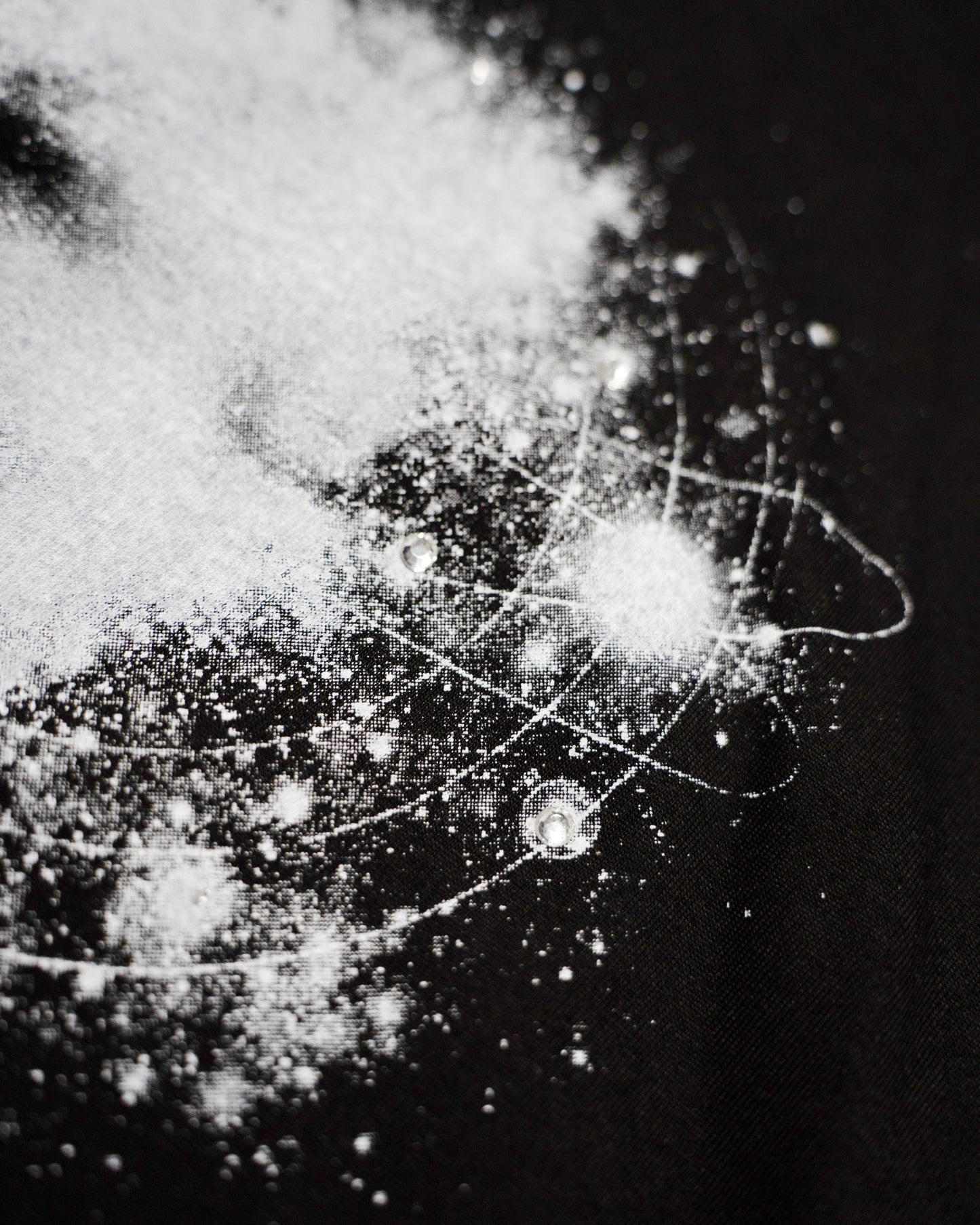GRAPHIC SPACE RHINESTONE TEE