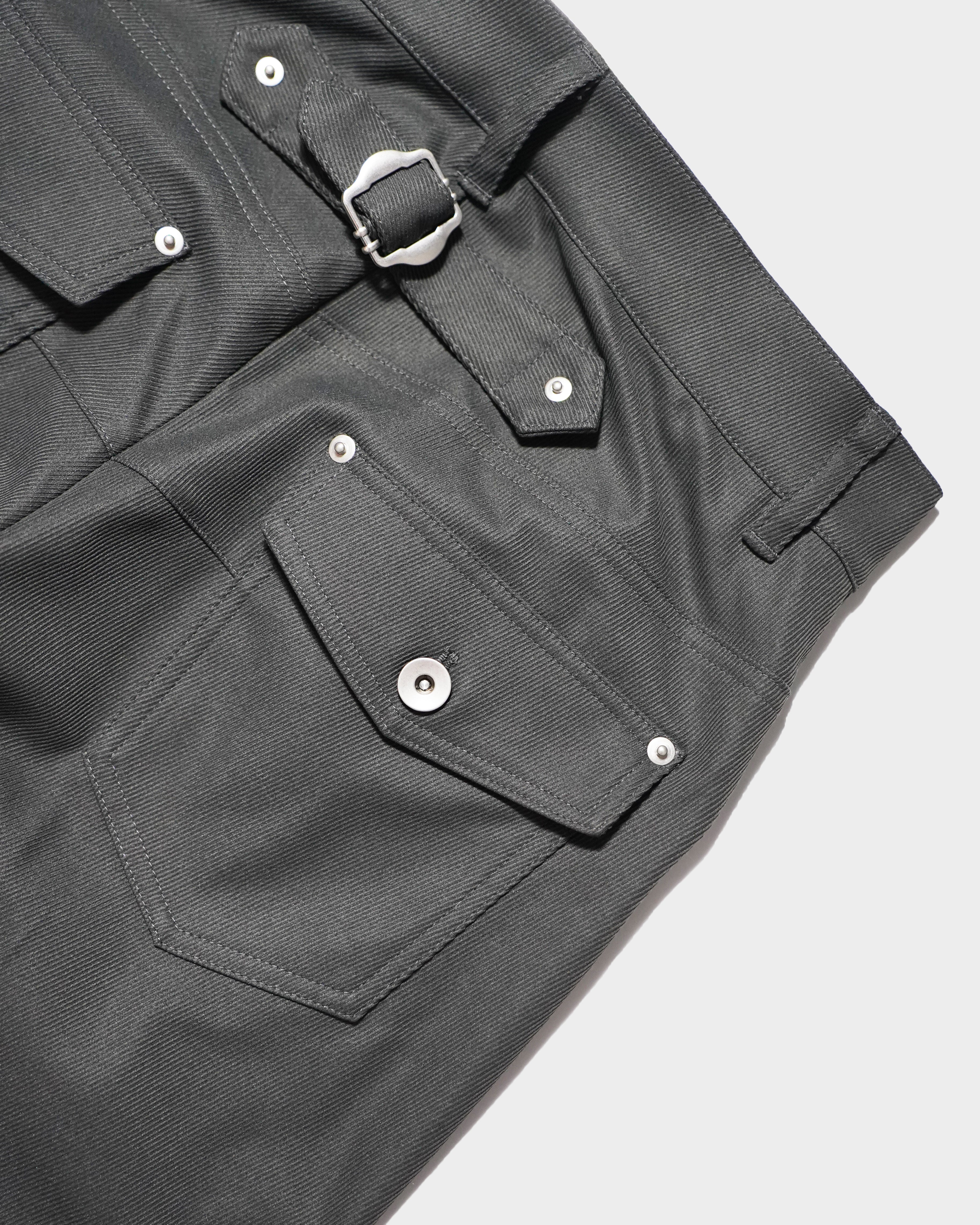 CAMPHOR WOOD POLYESTER FLARE SLACKSグレー PRESSED POLYESTER FLARE SLACKS – CAMPHOR WOOD - OFFICIAL ONLINE