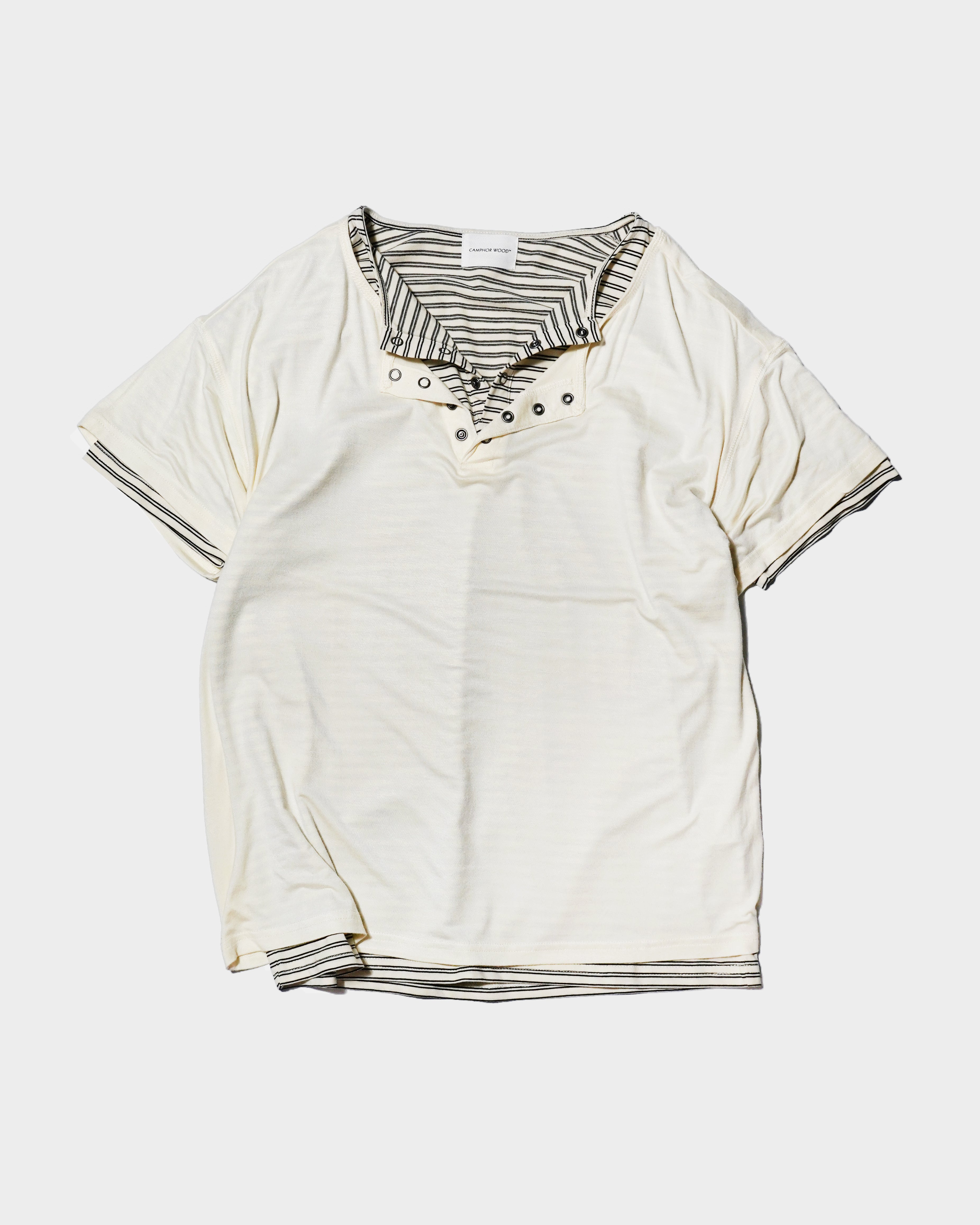2PIECE HENLEY-NECK H/S TEE – CAMPHOR WOOD - OFFICIAL ONLINE STORE