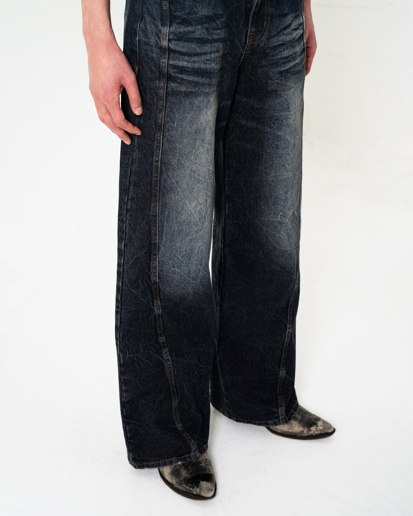 CRUSH FADE SIDE SEEM BOOTS CUT JEANS