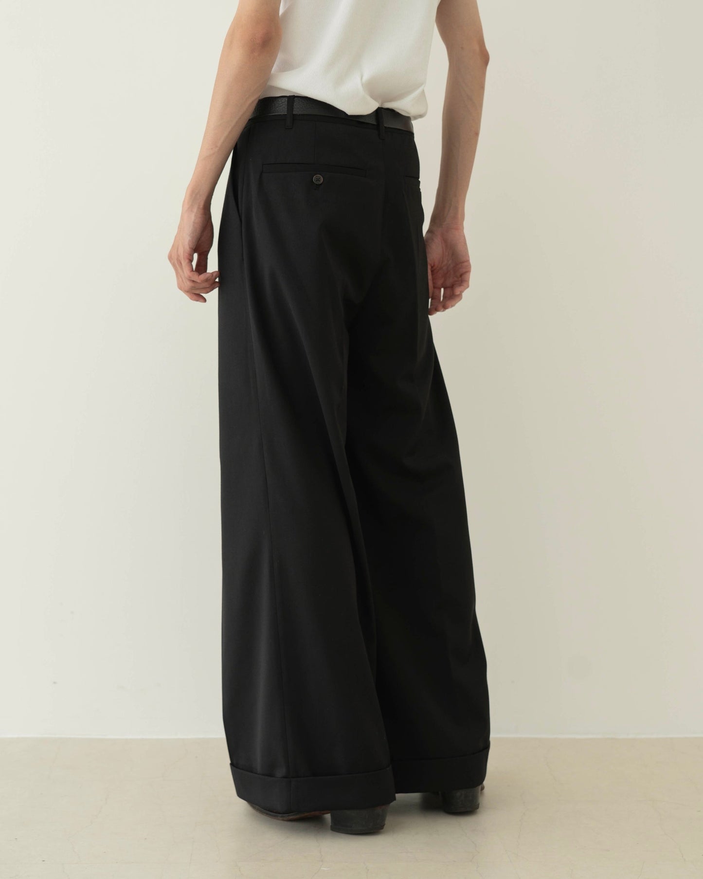 2tuck wide baggy flare slacks