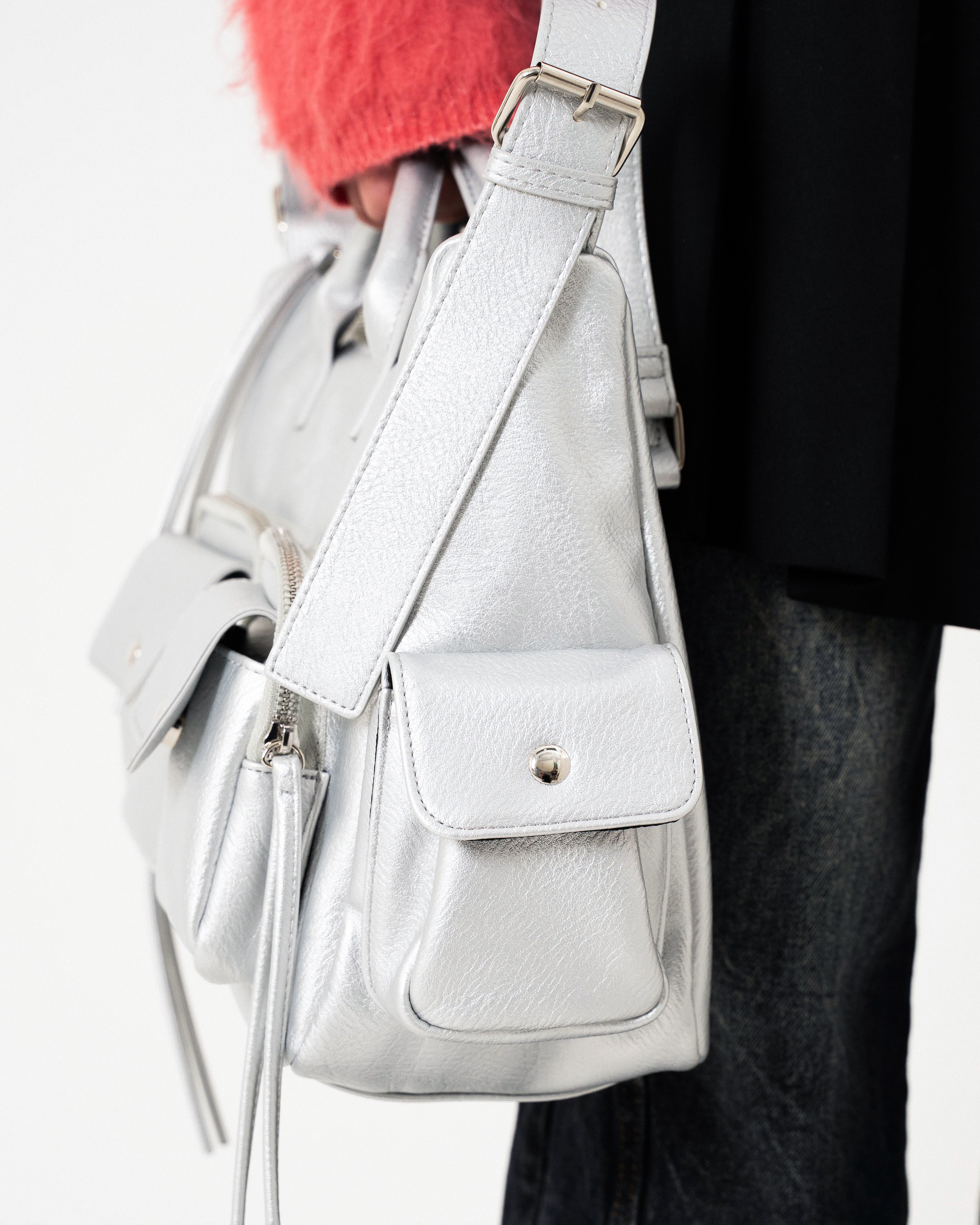 FAUX LEATHER MULTI POCKET SHOULDER BAG - SILVER – CAMPHOR WOOD