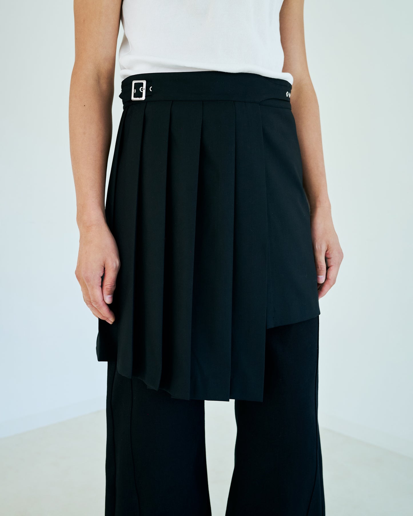 EYELET PLEATS WRAP SKIRT