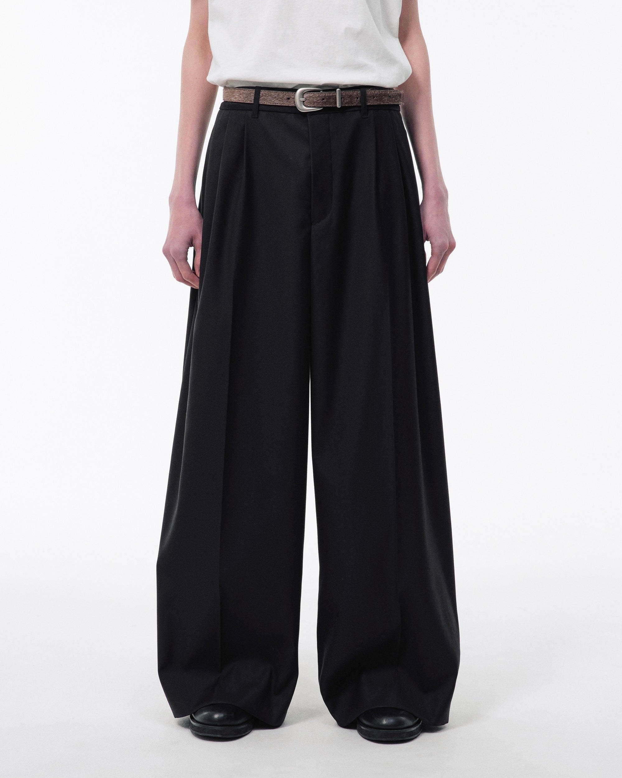 3 TUCK WIDE BAGGY SLACKS – CAMPHOR WOOD - OFFICIAL ONLINE STORE
