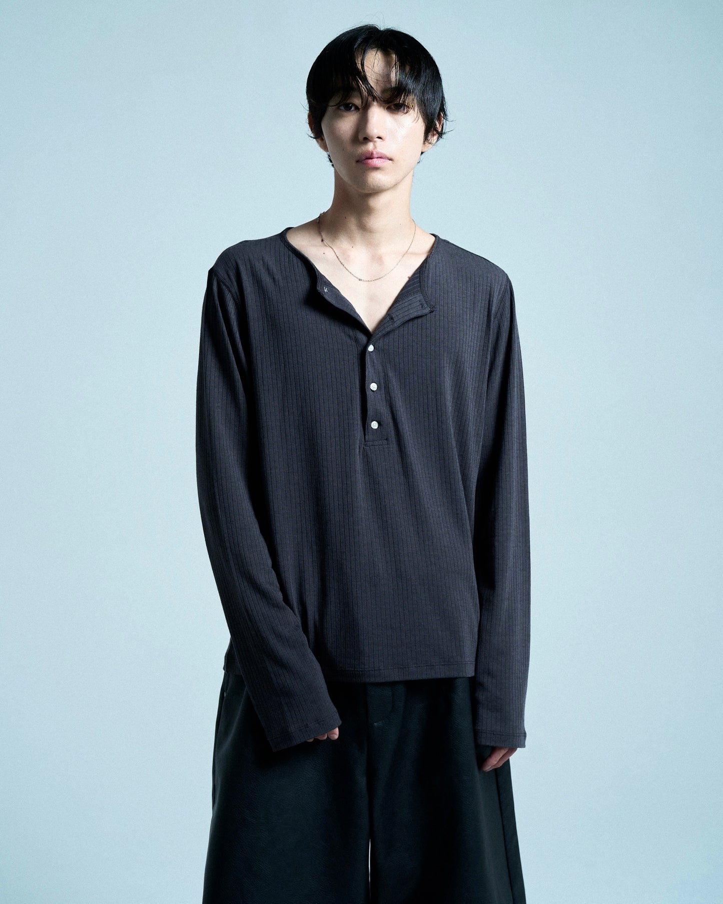 RIB HENLEY NECK L/S TEE