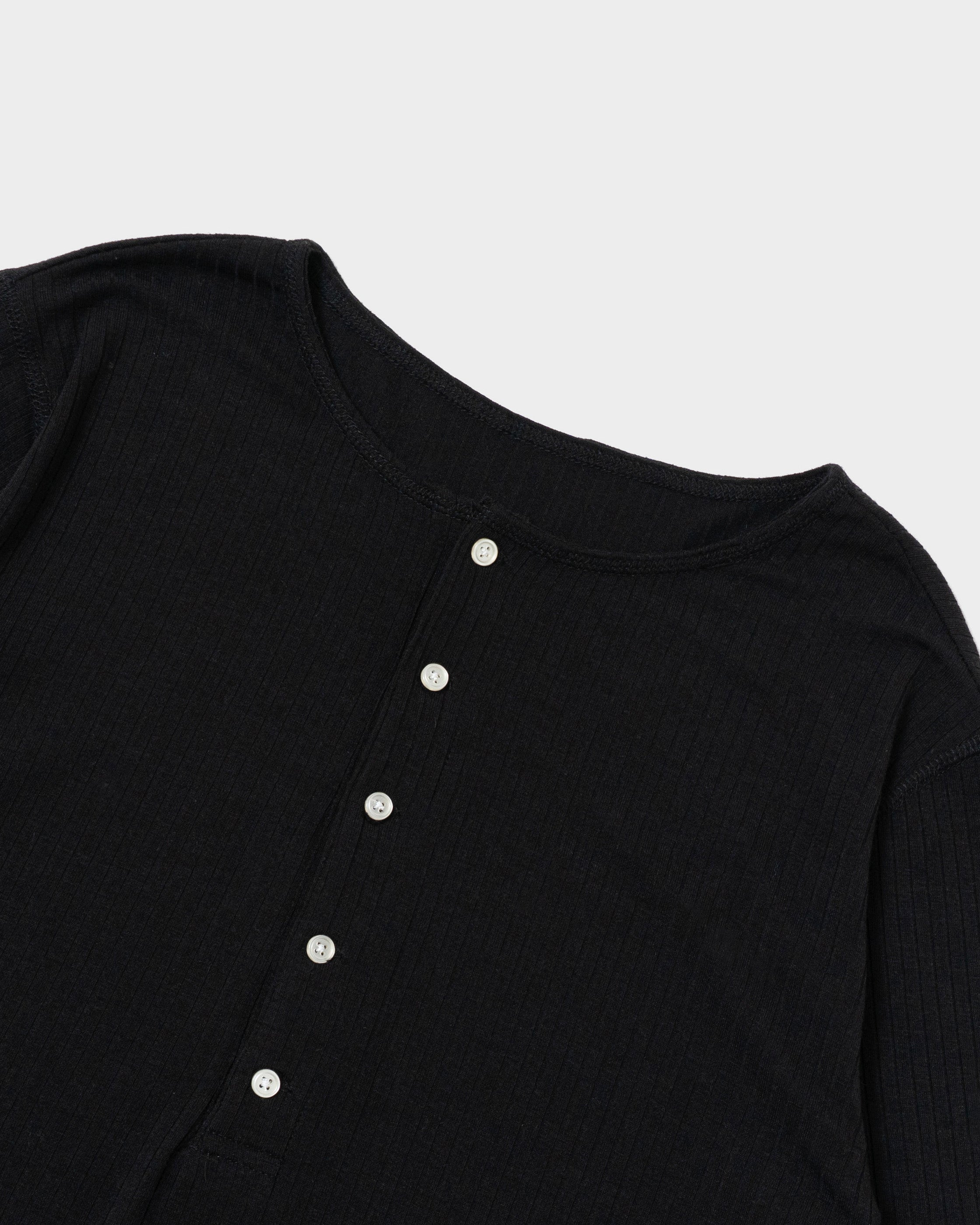 RIB HENLEY NECK L/S TEE – CAMPHOR WOOD - OFFICIAL ONLINE STORE