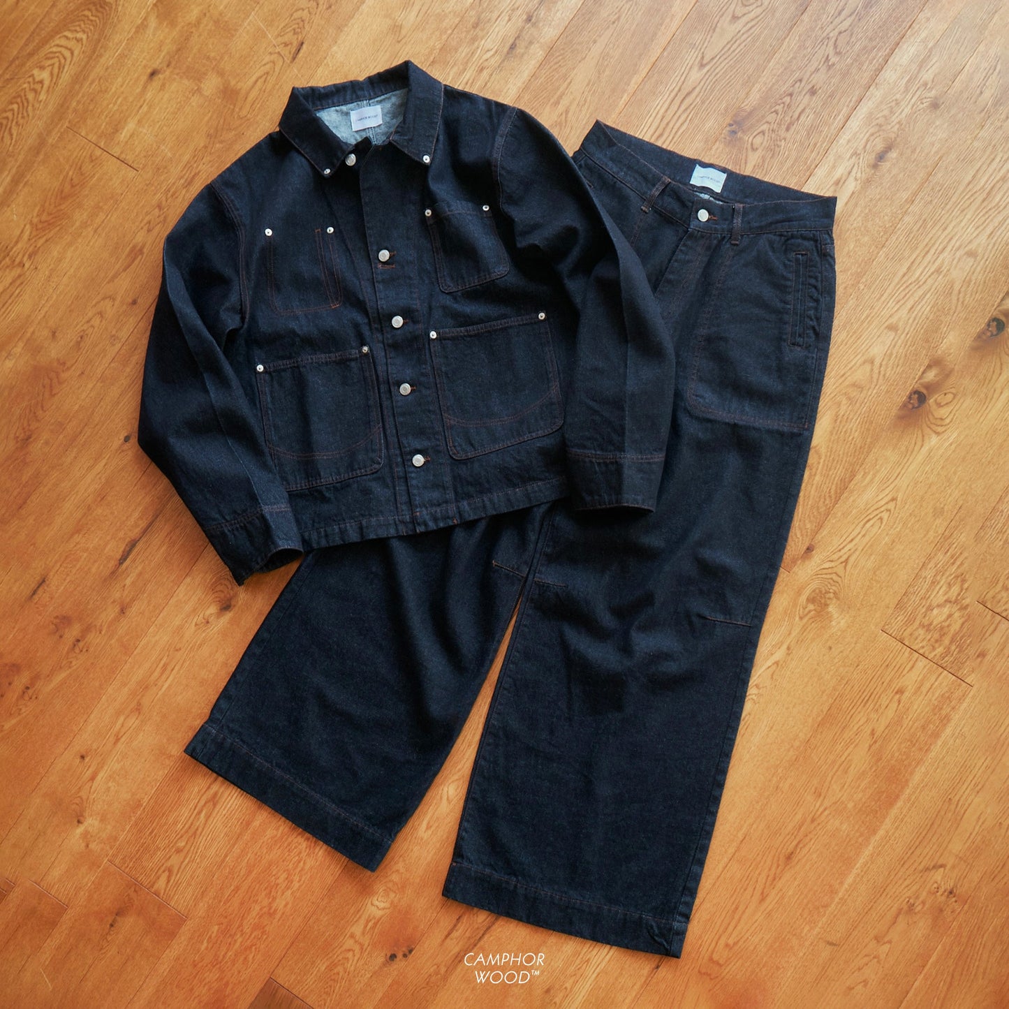 knee tuck wide baggy denim pants