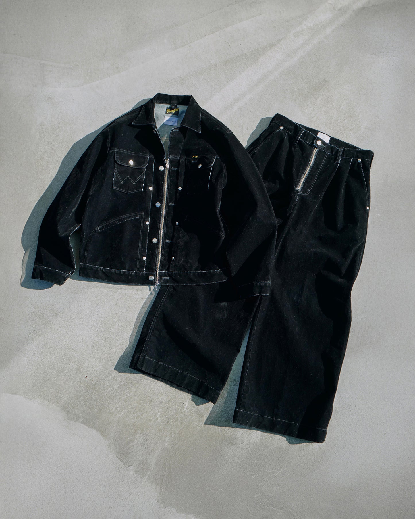 【Wrangler × CamphorWood】 front zip flocky 2tuck wide baggy flare broken denim trousers