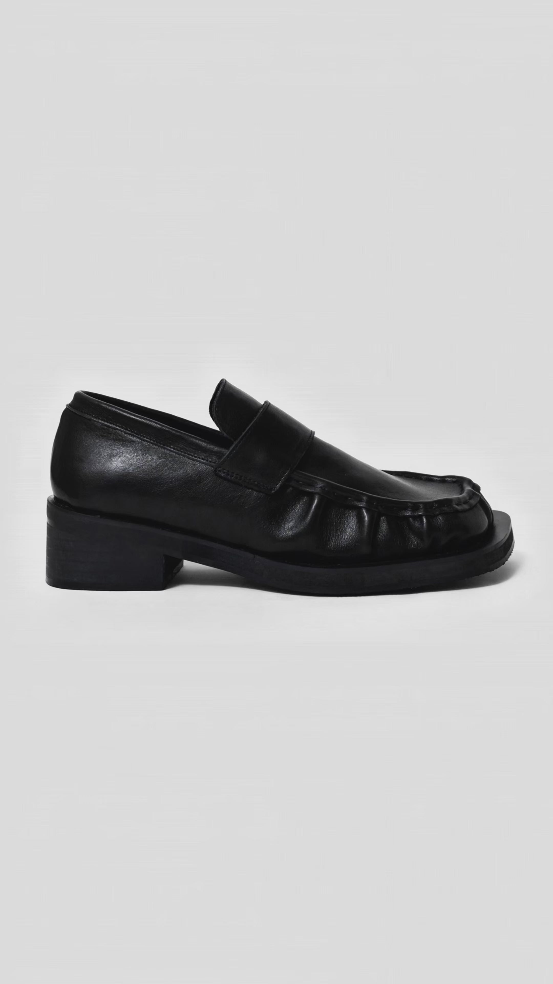 GATHERED COW LEATHER LOAFER – CAMPHOR WOOD - OFFICIAL ONLINE STORE